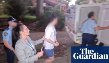 Sydney high school teacher accused of grooming 14-year-old girl and offering money for sexually explicit material | Sydney