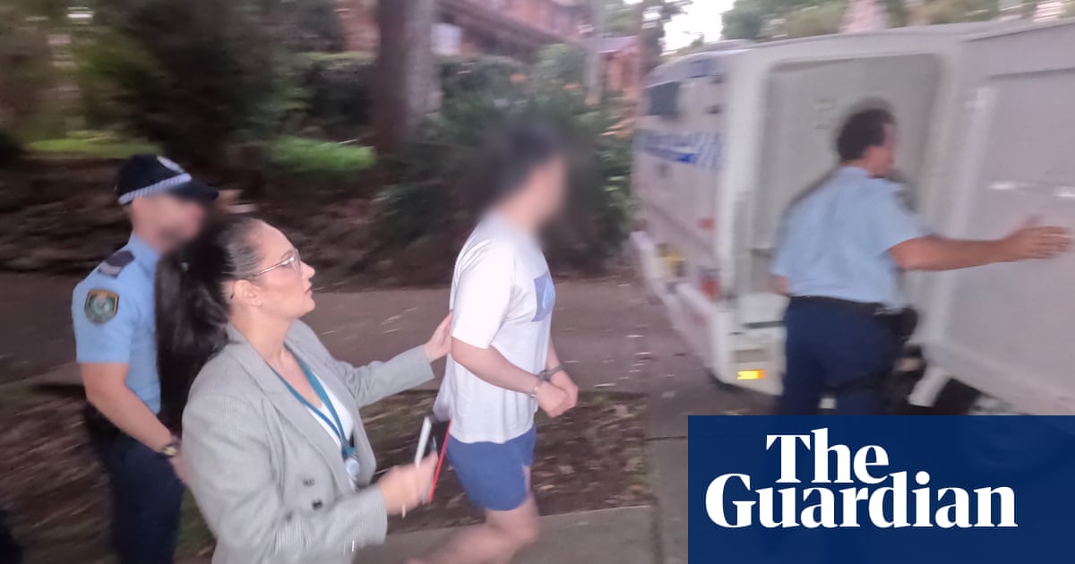 Sydney high school teacher accused of grooming 14-year-old girl and offering money for sexually explicit material | Sydney