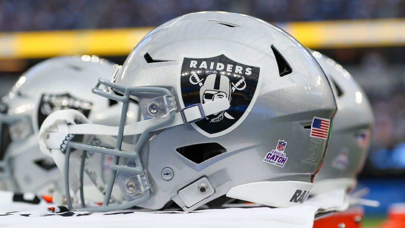 Former Raiders center Barret Robbins dies at age 52