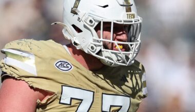 Giants Predicted to Attack RG Problem With 6-Foot-4 'Plus Athlete'