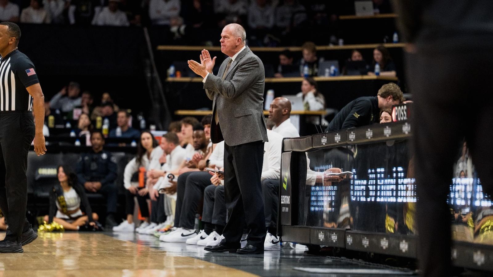 Barrington Hargress Re-Signs With Buffs