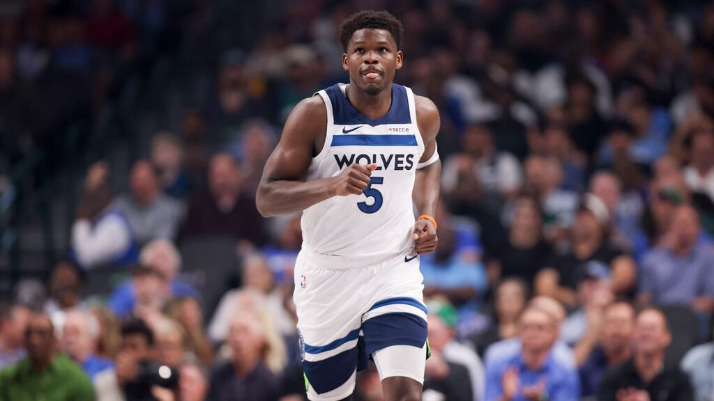 'Nature calls': Anthony Edwards misses tip off in return