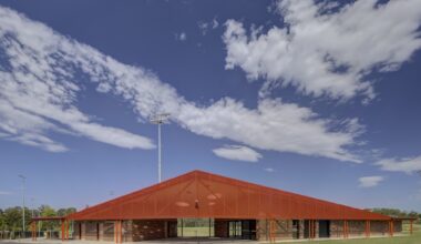 Willowdale Sports Precinct / Sam Crawford Architects
