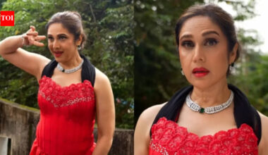 Fans defend Meenakshi Sheshadri against trolls age-shaming her as she recreates her 'Shehanshah' song co-starring Amitabh Bachchan |