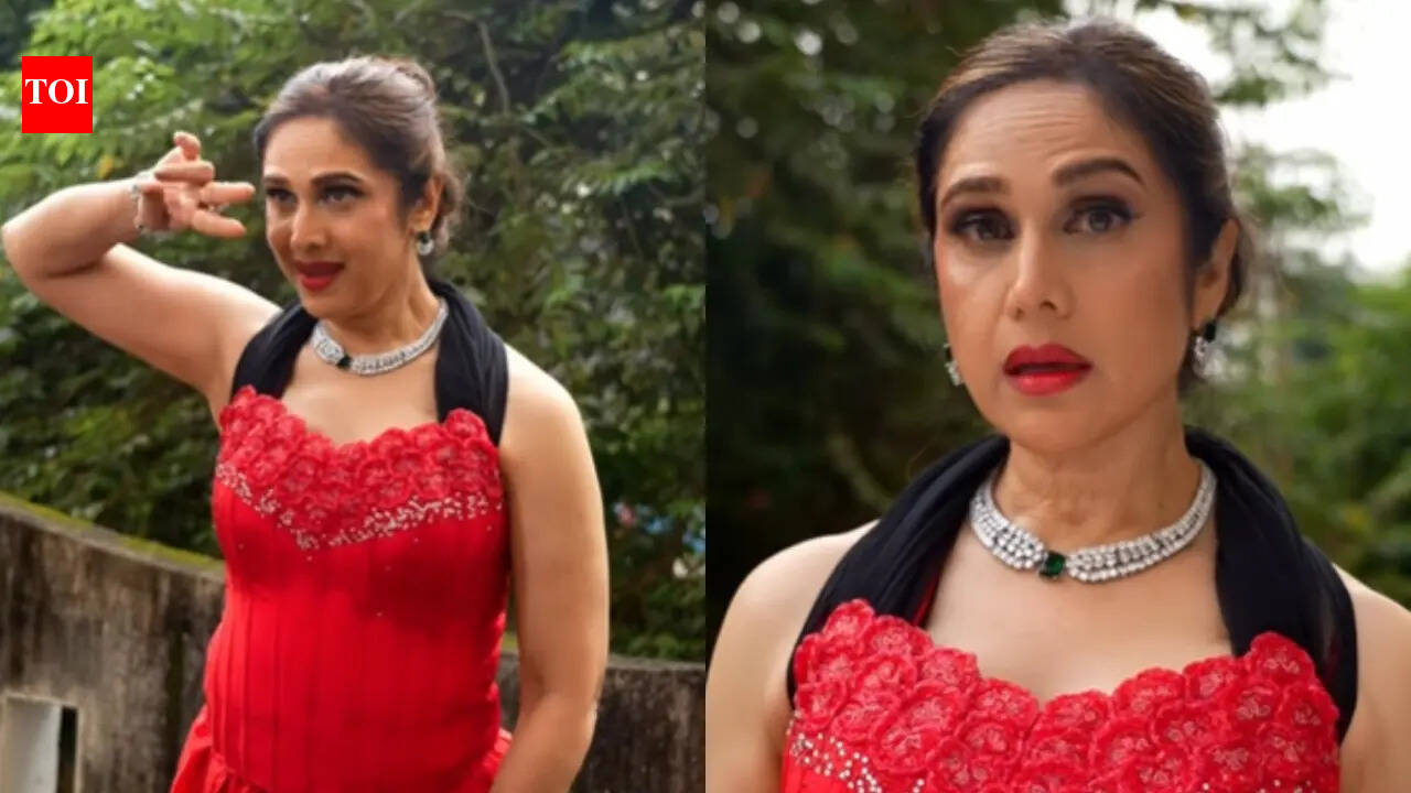 Fans defend Meenakshi Sheshadri against trolls age-shaming her as she recreates her 'Shehanshah' song co-starring Amitabh Bachchan |