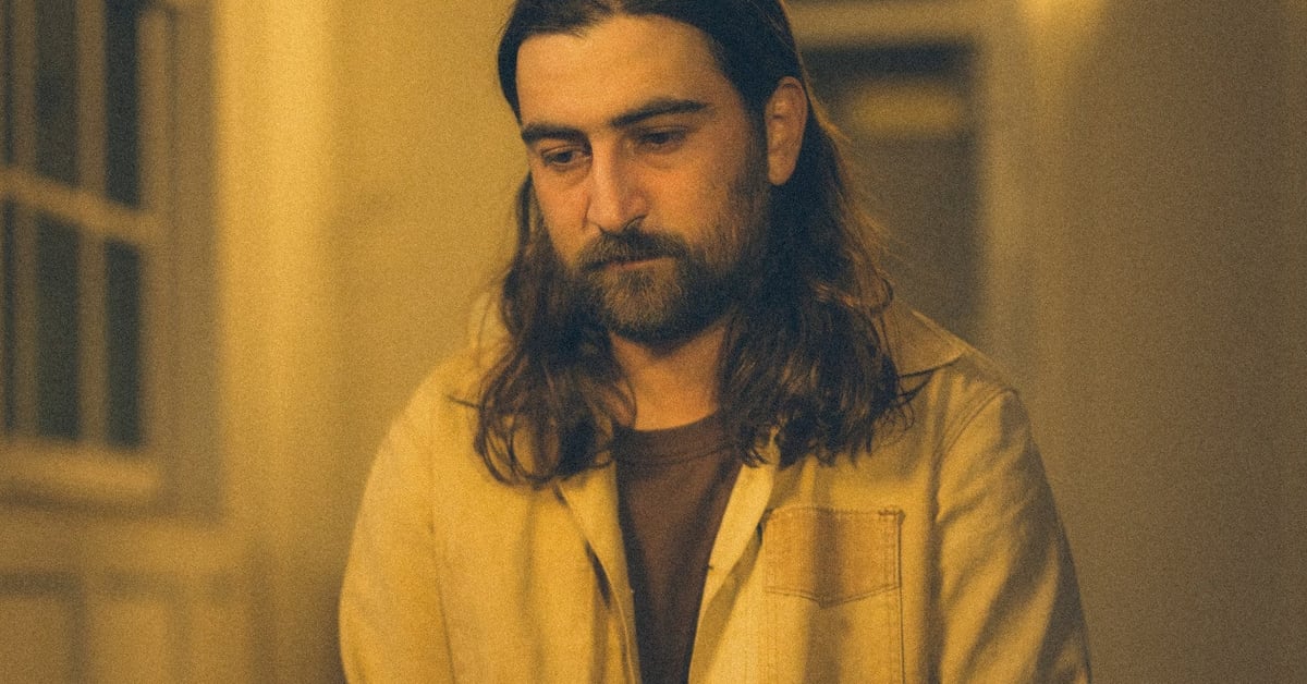 Noah Kahan Considers the Weight of Fame on 'Porch Light'