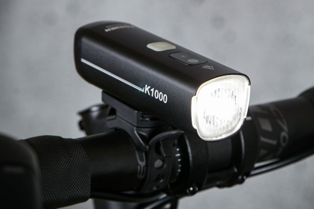 2025-ravemen-k1000-usb-rechargeable-ai-nighttime-front-light-lens-scaled.jpg