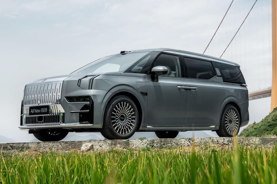 Zeekr 009 – current model