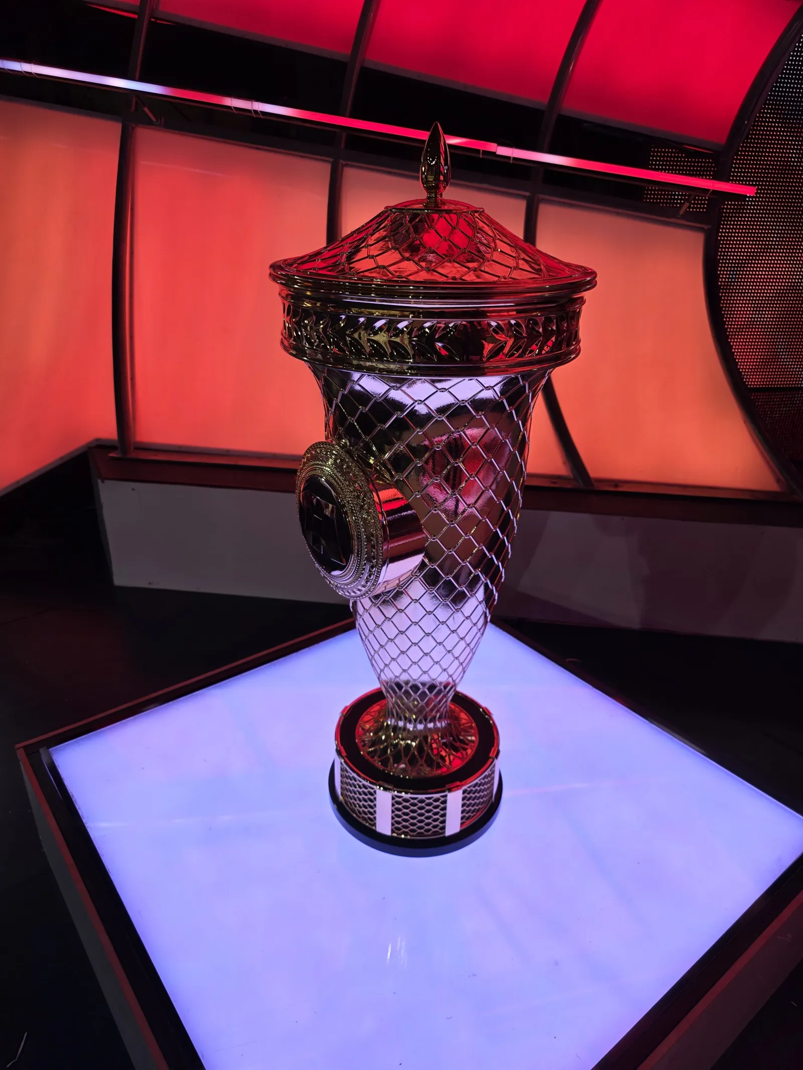 Combate Copa trophy