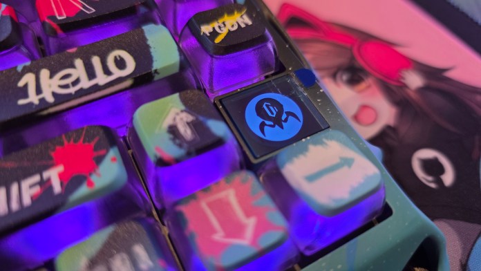 Mini LCD screen showing the GravaStar logo.