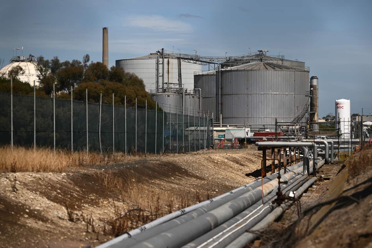A picture of a oil refinery and storage cylinder.