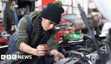 UK economy failed to grow in January, figures show - BBC
