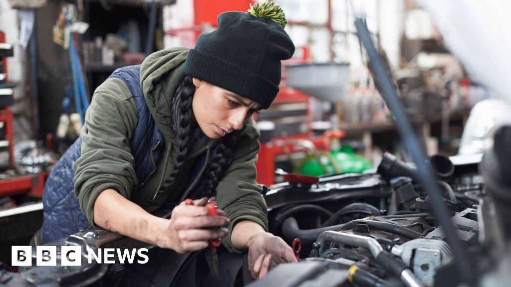 UK economy failed to grow in January, figures show - BBC