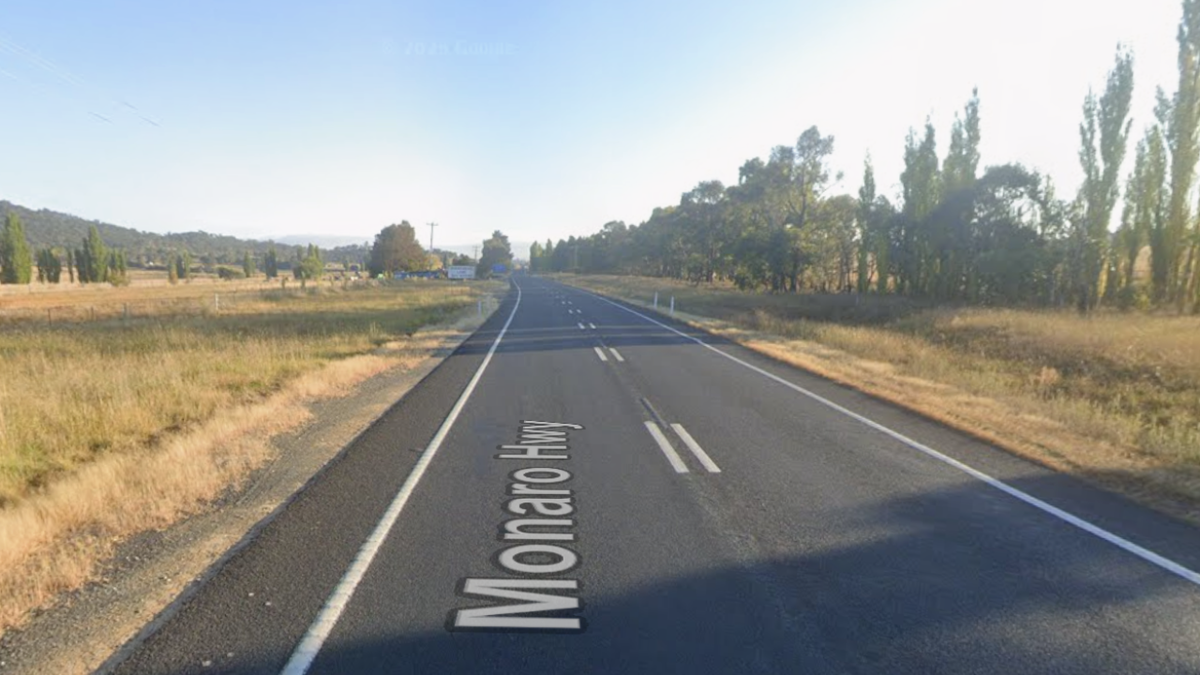 Driver dead, another missing after midnight head-on crash on Monaro Highway in Colinton, NSW
