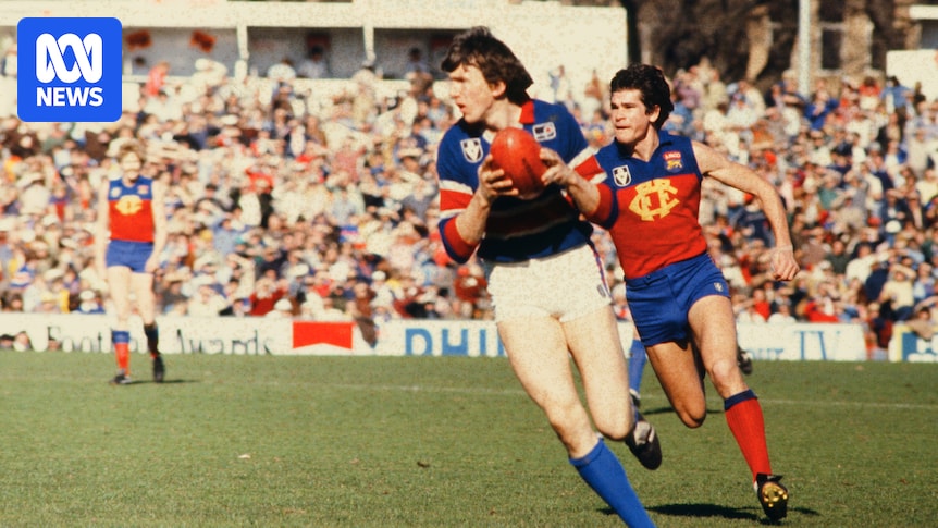 Football legend Kelvin Templeton draws on 'wild and dangerous' 70s VFL in debut novel