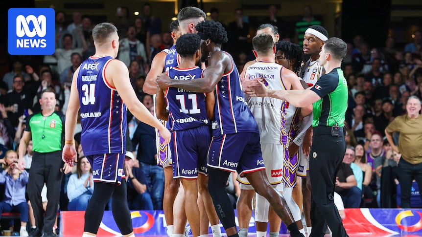 Adelaide 36ers beat Sydney Kings to level NBL finals, Kendric Davis and Bryce Cotton clash