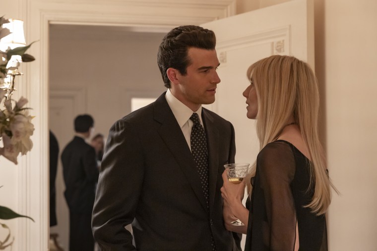 Paul Anthony Kelly as John F. Kennedy Jr. and Dree Hemingway as Daryl Hannah in "Love Story."
