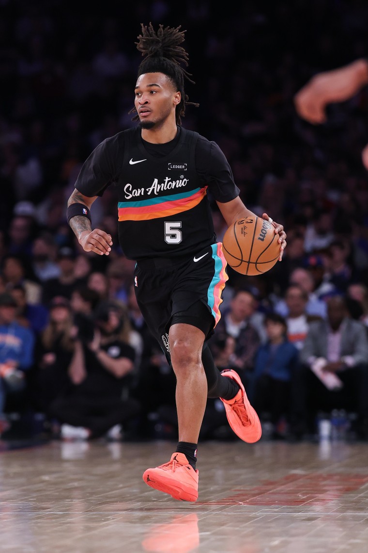 Image: San Antonio Spurs v New York Knicks