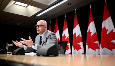 Public servant ‘scared’ to take government’s retirement offer due to issues with Phoenix pay system