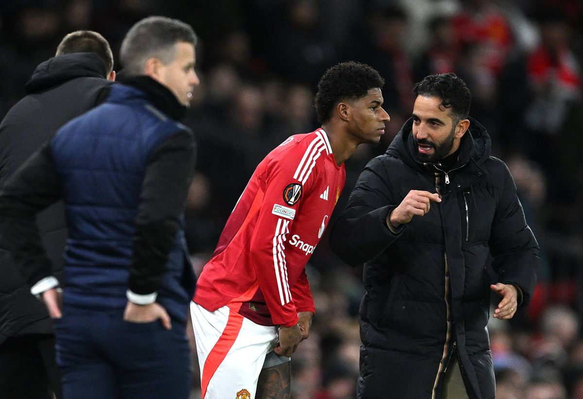 Marcus Rashford speaks with Ruben Amorim