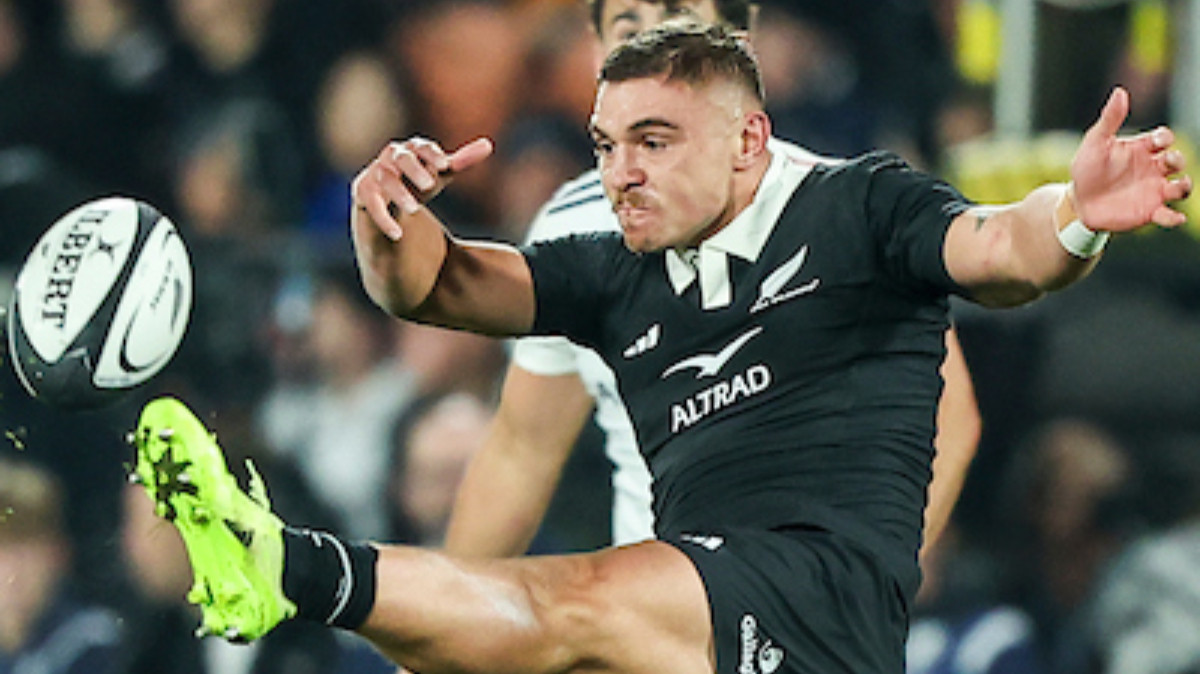 All Blacks halfback sticking with NZ rugby