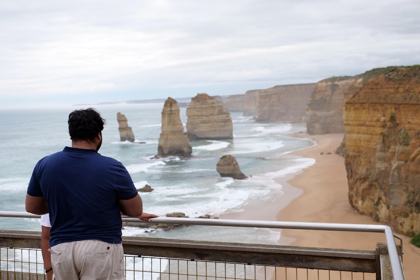 AB 12 apostles tourist