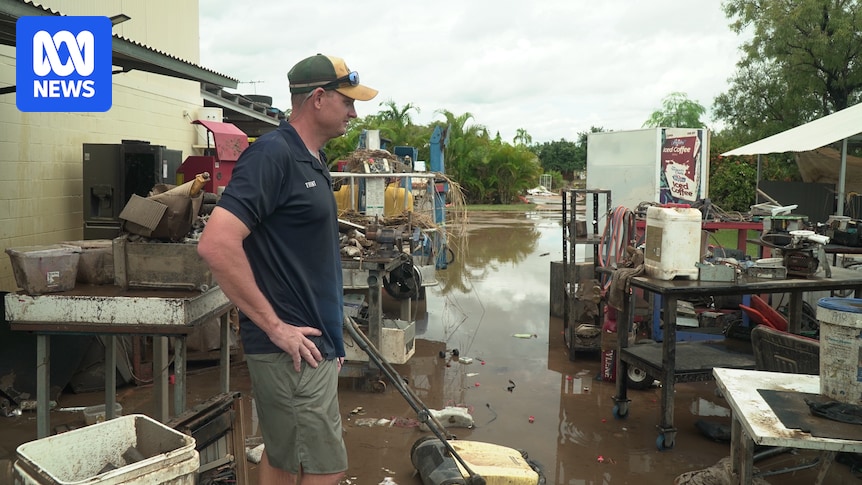 Katherine locals survey damage from major flooding as volunteer 'army' rallies to help