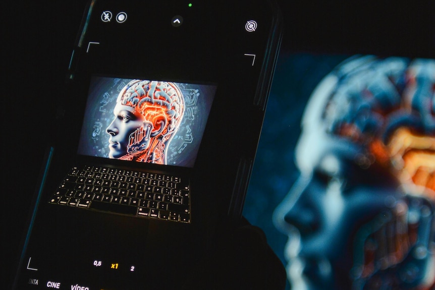 An image of a phone screen with an image of a photo it snapped accompanied by a chunk of text