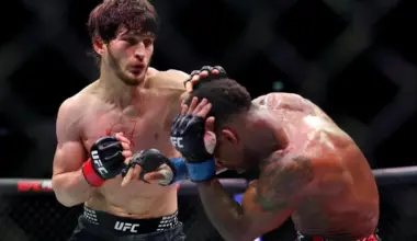 Movsar Evloev edges out Lerone Murphy to set up UFC featherweight title shot