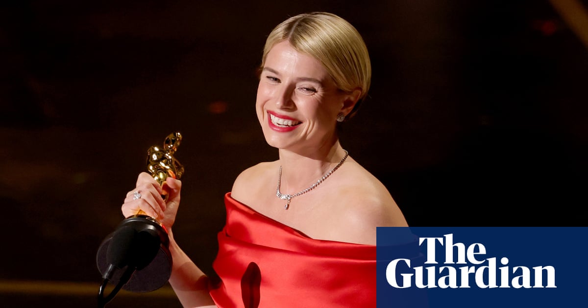 Jessie Buckley becomes first Irish winner of best actress Oscar for Hamnet | Oscars 2026