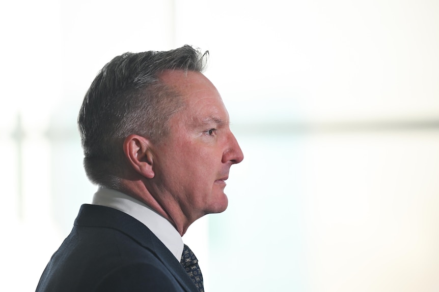 A photo of Bowen in profile, looking serious.