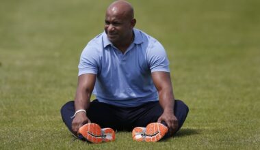 Cricket: Cricket-Sri Lanka's Jayasuriya to step down, Pakistan's Agha weighs future