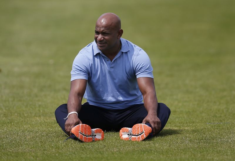 Cricket: Cricket-Sri Lanka's Jayasuriya to step down, Pakistan's Agha weighs future