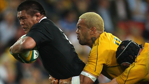 Keven Mealamu of the All Blacks is tackled by Digby Ioane and Dan Vickerman of the Wallabies.