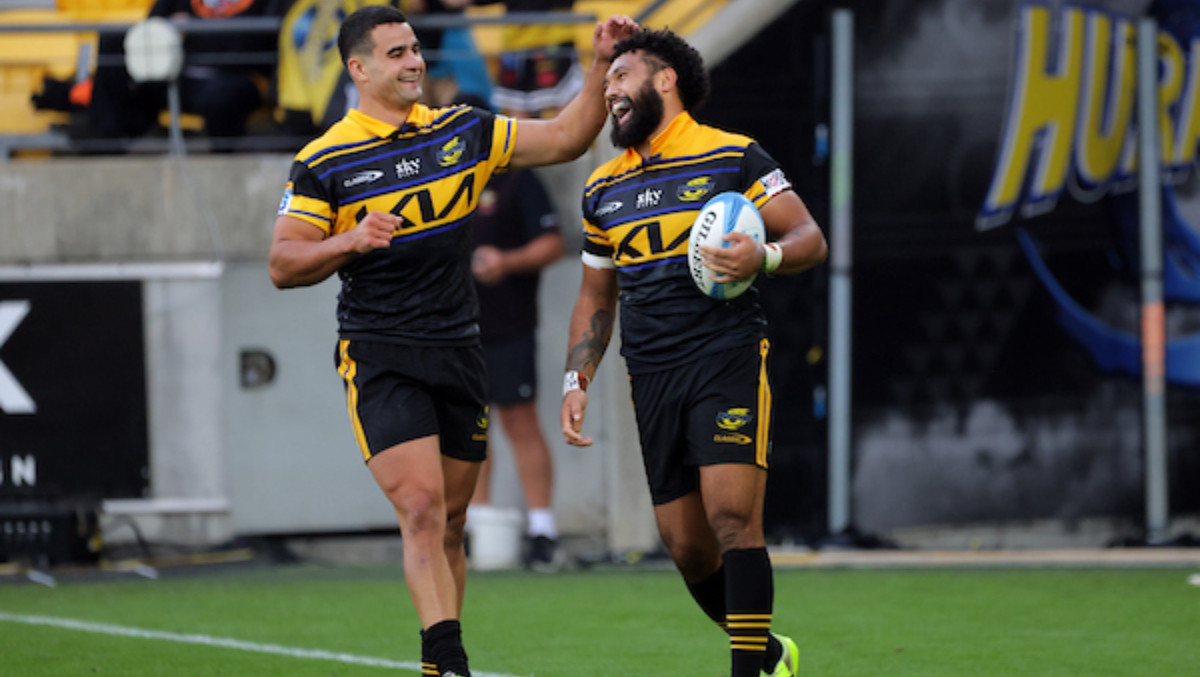 Hurricanes big Super Rugby winners over Reds