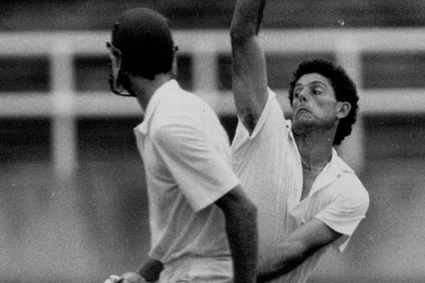 Mike Whitney bowling for NSW against Queensland in the 1988-89 Sheffield Shield season.