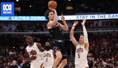 Josh Giddey sets Australian NBA assists record as Luka Dončić scores 60 to continue Lakers streak