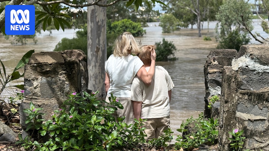 Bundaberg residents evacuate homes as major flooding nears its peak