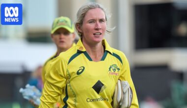 Beth Mooney sold for record fee in Women's Hundred auction