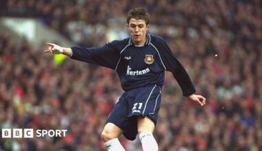 Michael Carrick playing for West Ham United in 2001