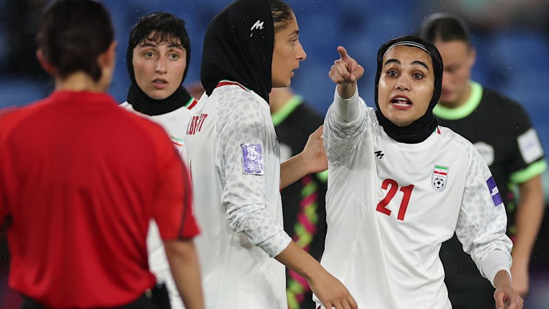 Who made the decisions to seek asylum in Australia, or return to Iran