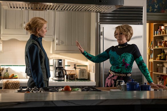 Kay Scarpetta (Nicole Kidman) and Dorothy Farinelli (Jamie Lee Curtis) in Scarpetta.