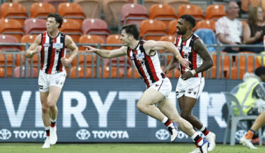 Saints squeeze out GWS in delayed AFL clash