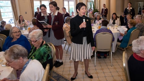Bringing sunshine to Government House: Linda Hurley leads war widows in song – video