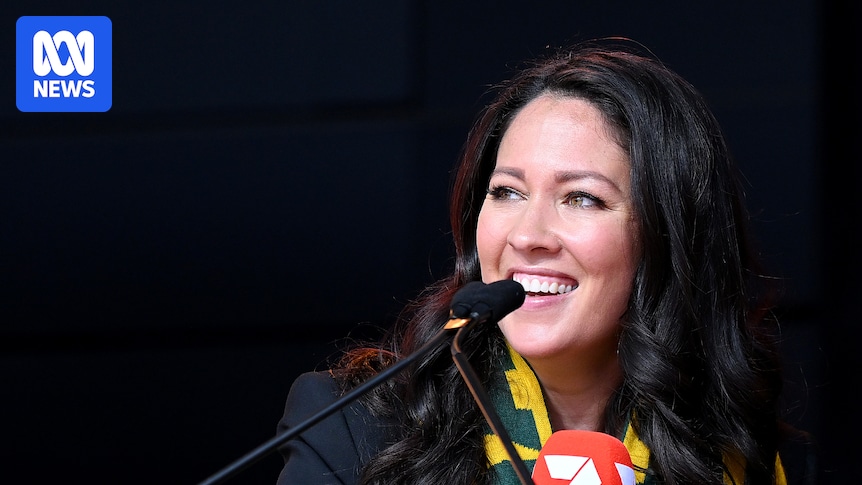 Australian sports presenter Mel McLaughlin reveals lung cancer diagnosis