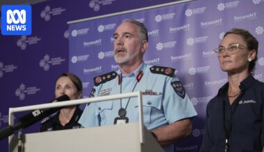 Northern Territory facing 'back-to-back' disasters as cyclone threat follows floods