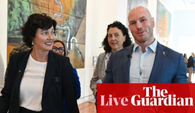 Australia politics live: teals stage ‘Albanese’s too-hard basket’ stunt; Minns defends plan to demolish ‘gross’ silos | Australia news