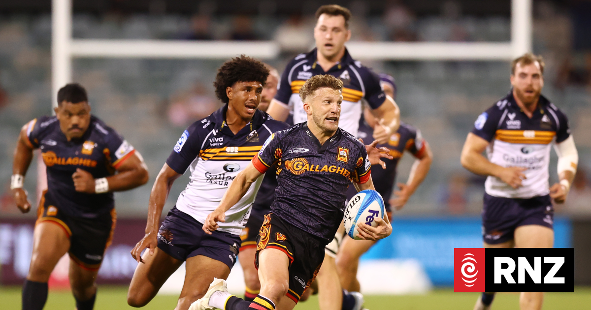 Super Rugby Pacific: Chiefs stunned by Brumbies fightback