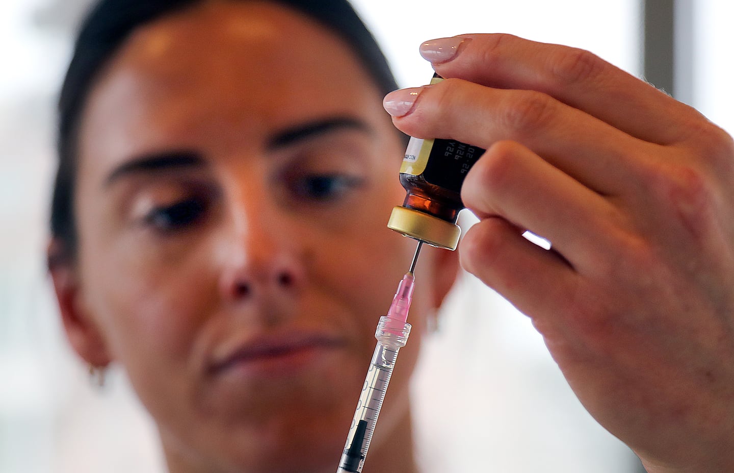  Melissa Shaw filled an injectable dose of NADs.