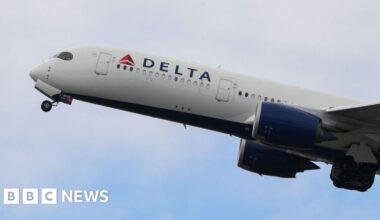Delta Airlines: Several injured as turbulence hits flight into Sydney - BBC